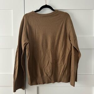 Women’s rumored light brown crew neck sweater